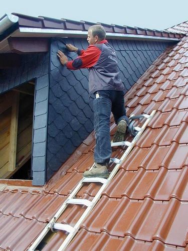 Лестница для крыши: как сделать конек своими руками, дома фото из металлочерепицы, крюк двухскатный