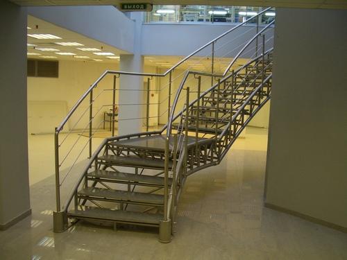 Лестницы из нержавейки: комплектующие из стали, фурнитура и фото, изготовление ступенек и стоек производство