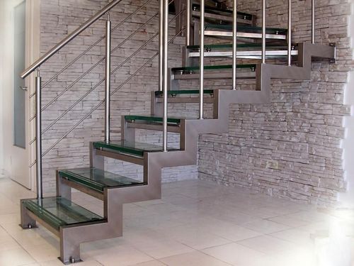 Лестницы из нержавейки: комплектующие из стали, фурнитура и фото, изготовление ступенек и стоек производство