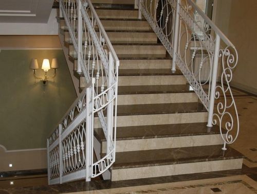 Мраморная лестница: фото в доме, облицовка ступеней, изготовление и отделка, ремонт ограждающих панелей