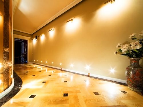 Настенные светильники для прихожей и коридора (53 фото): бра на стене в интерьере, на какой высоте вешать