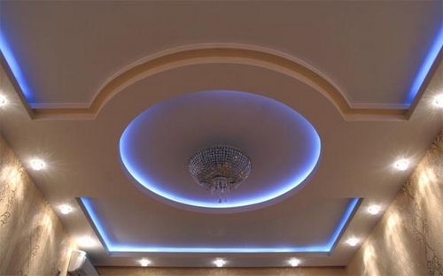 Натяжные потолки и освещение, возможные варианты, преимущества точечных светильников, фото и видео примеры
