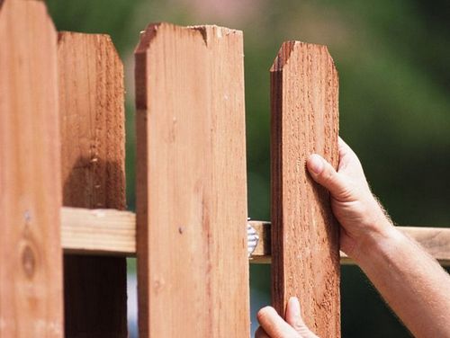 Особенности установки деревянного забора