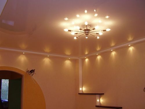 Освещение в комнате с натяжным потолком - варианты