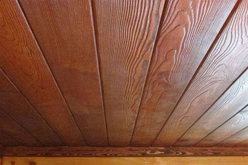 Отделка потолка в деревянном доме, как сделать монтаж, при необходимости обустроить ремонт поверхности, детали на фото +видео