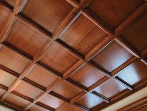 Отделка потолка в деревянном доме, как сделать монтаж, при необходимости обустроить ремонт поверхности, детали на фото +видео
