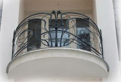 Перила для балконов – основные виды конструкций