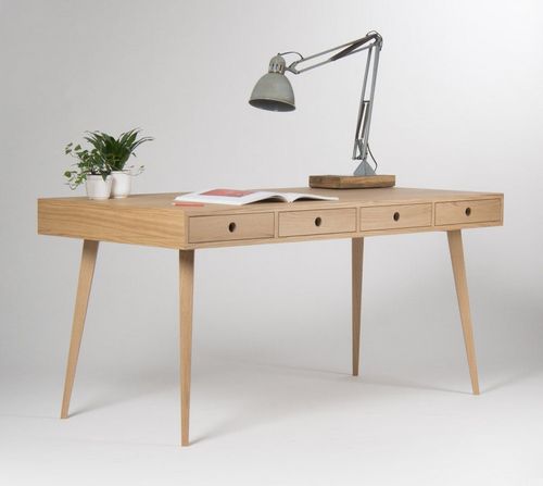 Письменный стол из массива дерева: белорусская деревянная модель из натурального дуба и сосны, столик цвета бук в интерьере