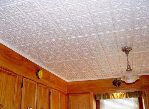 Плиточный потолок - варианты и фото