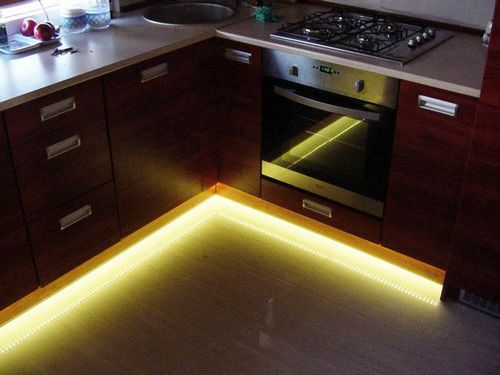 Подсветка кухонной мебели: как сделать ее под гарнитуром, под шкафчиками, установка светодиодной ленты своими руками