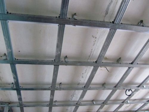 Подвесной потолок из гипсокартона своими руками: пошаговая инструкция