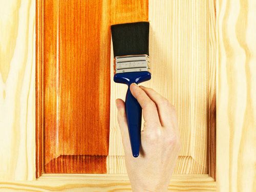 Покраска дверей: деревянная межкомнатная краска, дерево своими руками, красивое фото и старый белый цвет