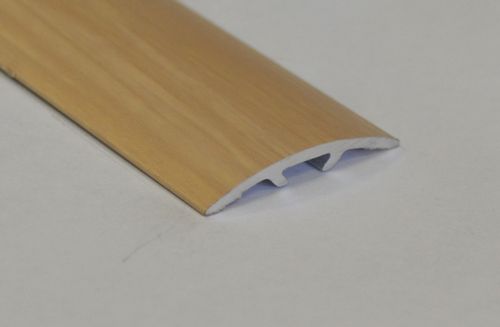 Порожек для ламината: стыковочные планки со скрытым креплением между комнатами, особенности стыка порога ведущего на балкон