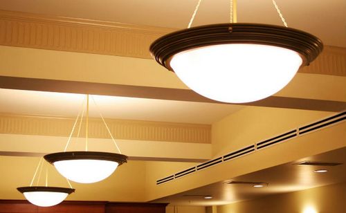 Потолочный светильник в коридор: характеристики, применение.