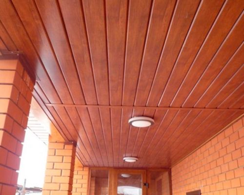 Потолок деревянный на веранде - преимущества и недостатки
