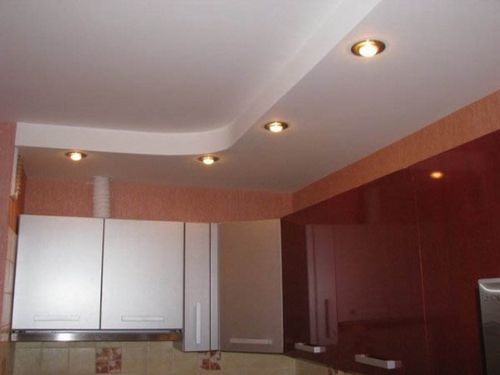 Потолок из гипсокартона в маленькой кухне - преимущества и примеры