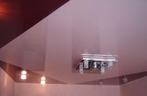 Потолок натяжной двухцветный: фото спайки двух цветов, комбинирование и варианты, 2 станка