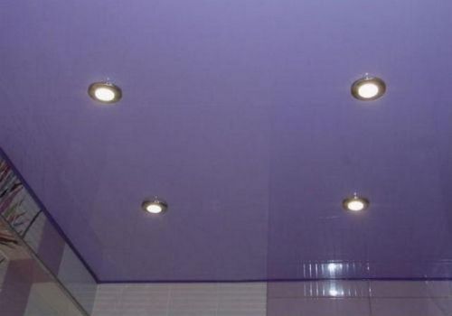 Потолок в туалете - различные варианты, фото