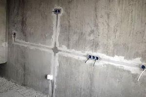 Прокладка и монтаж скрытой проводки в стене, по полу и потолку: штробление, крепление