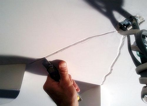 Ремонт потолка из гипсокартона: как шпаклевать и красить на примерах фото и видео