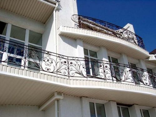 Решетки на балкон - гарантия безопасности и преображенный внешний вид