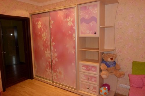 Шкаф в прихожую: дизайн идеи, во всю стену, детский с тумбой 45 см, высота двух навесных для верхней одежды