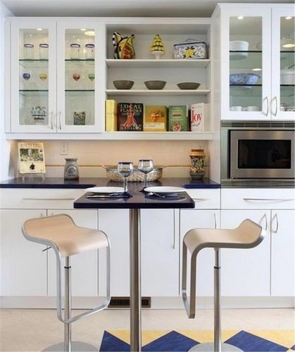 Шкафы для кухни: фото узких на кухню, стол под окном, лампы встроенные, выдвижные полки, нижние, настенные, стильные, отдельные, видео