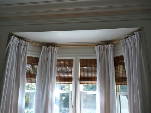 Шторы на эркерное окно (46 фото): гардины для эркерного окна в гостиной, эркер