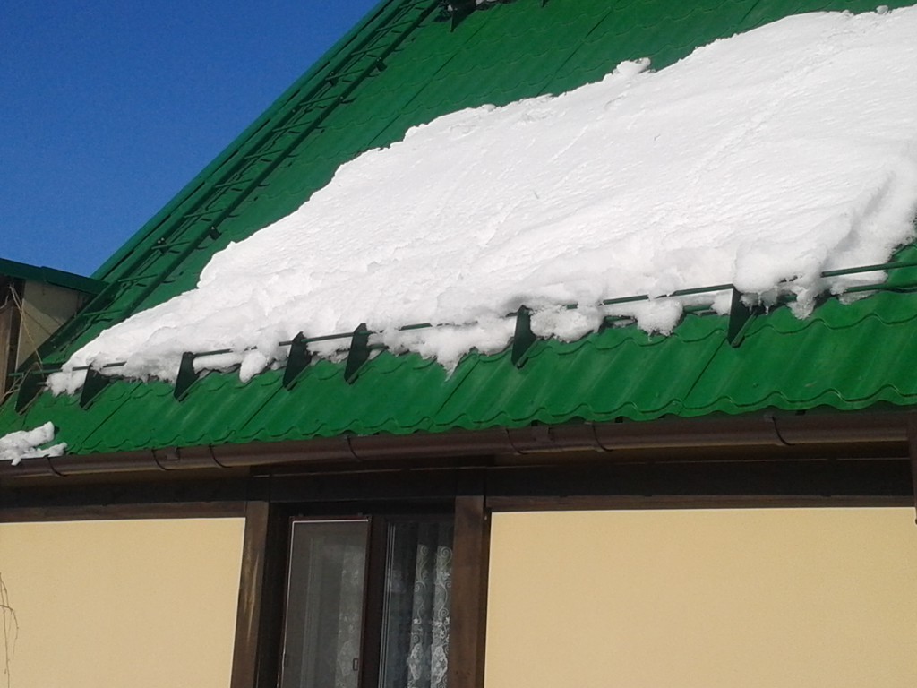 Снегозадержание на крыше своими руками - инструкция по монтажу!