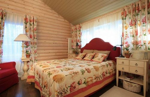 Спальни в деревянном доме: дизайн и фото, интерьер в бревенчатом доме и из бруса, оформление белого чердака
