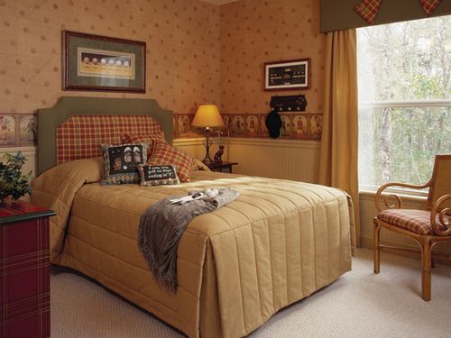 Спальня в стиле "кантри" (74 фото): дизайн интерьера и мебель