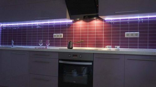 Светильники для кухни: фото сенсорных на кухне, линейные и настенные, мебельные и угловые, как сделать подсветку, леруа мерлен, эра, видео
