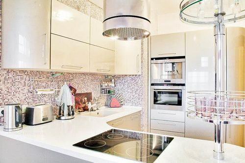 Светлая кухня: фото дизайна кухни в светлых тонах и цветах, интерьер, ремонт и отделка классической кухни
