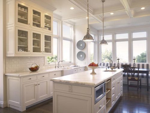 Светлая кухня: фото дизайна кухни в светлых тонах и цветах, интерьер, ремонт и отделка классической кухни
