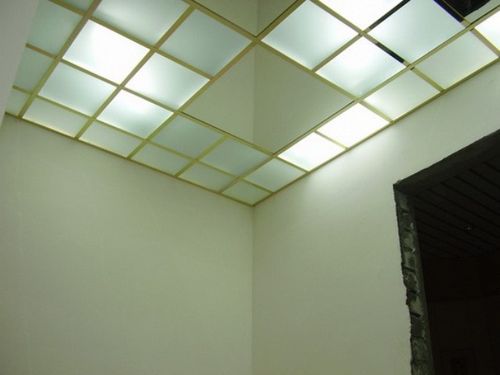 Светопропускающие потолки из оргстекла - особенности, плюсы и минусы