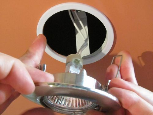 Световые панели на потолок: светильники для пластика и ПВХ, крепление светодиодов, встраивание точечных светильников