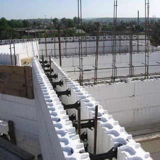 Технология устройства монолитных стен из бетона и толщина стен монолитного дома
