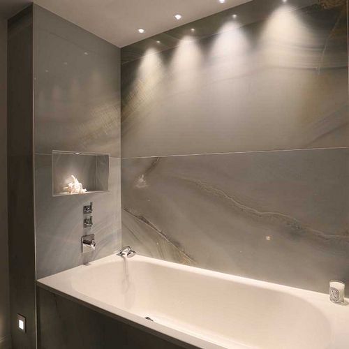 Точечные светильники в ванную комнату (58 фото): встраиваемые светодиодные модели, настенное и потолочное освещение, варианты расположения в интерьере