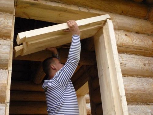 Установка деревянной двери в деревянном доме (29 фото): как вставить металлическую и пластиковую межкомнатные модели