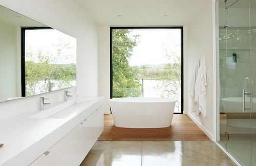 Ванная с окном: комнаты дизайн и фото, как оформить большую, имитация штор в интерьере, частный дом и коттедж