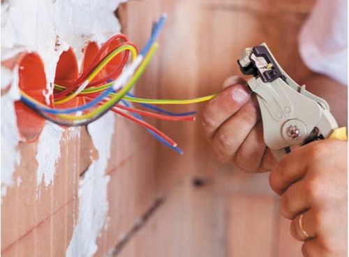 Варианты и устройство электропроводки в доме: где расположить розетки, расчет сечения кабеля