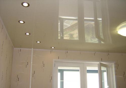 Варианты точечного освещения на натяжном потолке