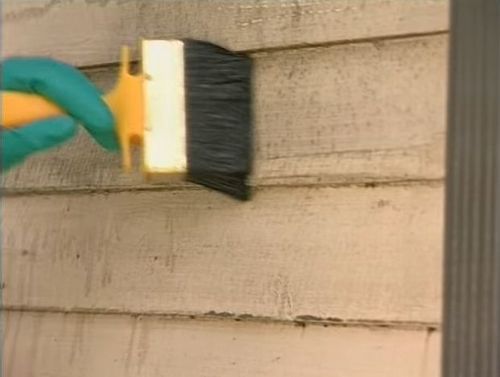 Водостойкая краска: технология окрашивания деревянного и оштукатуренного фасада