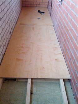 Выравнивание пола под ламинат: подготовка, как выровнять деревянный, бетонный на балконе и лоджии, видео