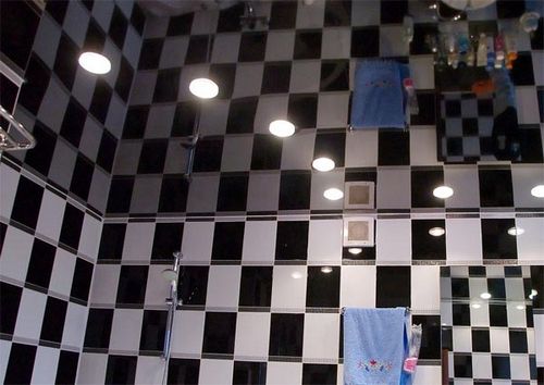 Зеркальные потолки в ванную комнату: преимущества и способы установки