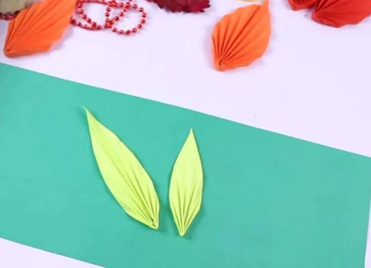 осенние листья из бумаги гармошкой