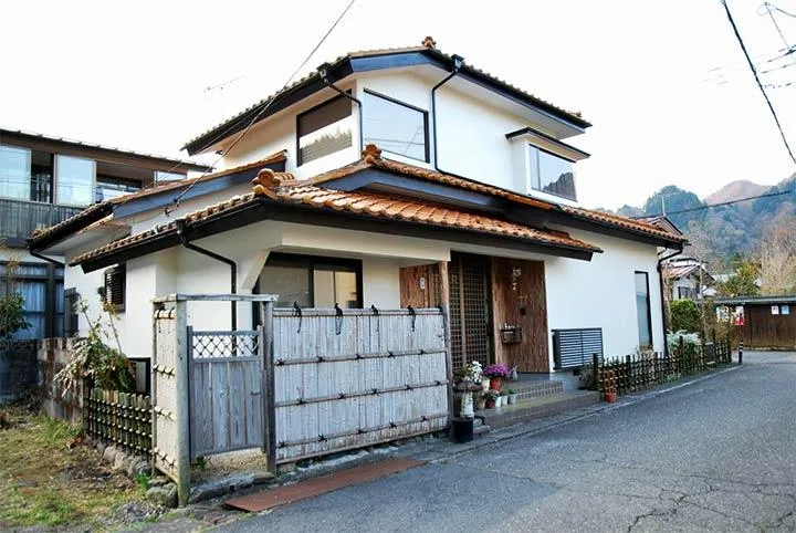 Современный японский домик в деревне