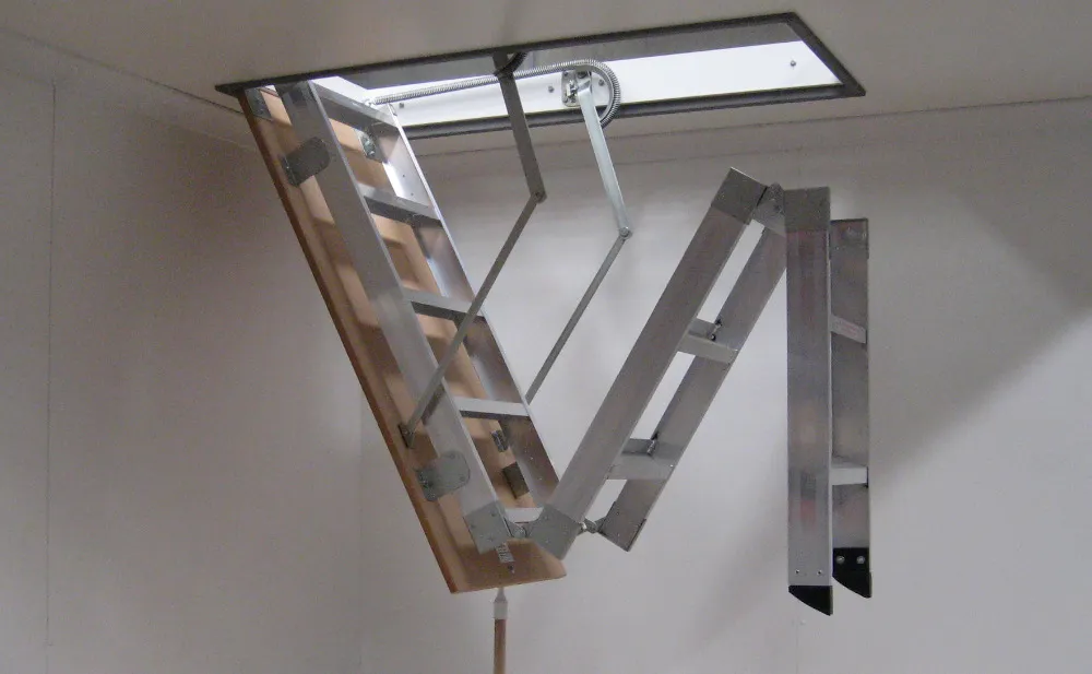 Складная алюминиевая лестница на чердак