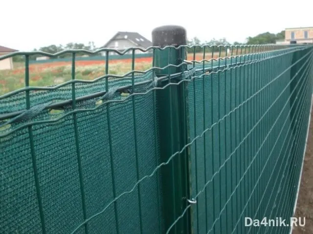 Как сделать самый дешевый забор для дачи своими руками?